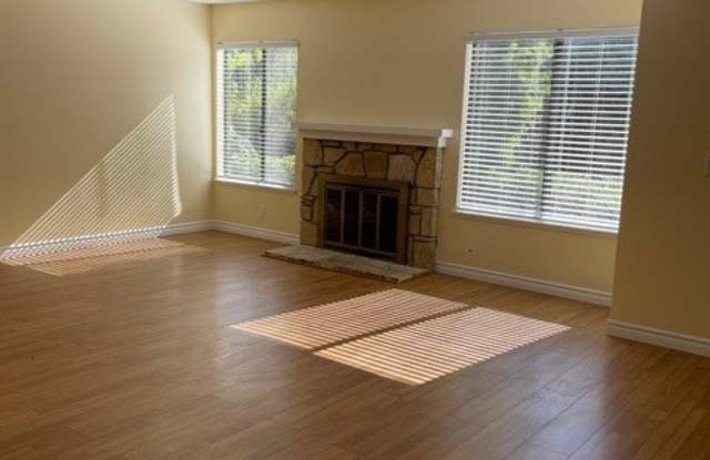 28031 Ridgecove Court N Gallery 2