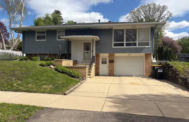 4 Bed 2 Bath photos photos