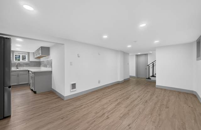 4402 Woodlawn Avenue North#3 Gallery 4