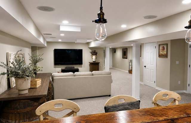 186 Schiller Road Gallery 4