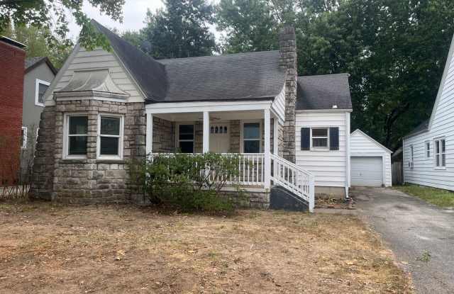 Adorable Bungalow new Mercy Hospital and MSU photos photos