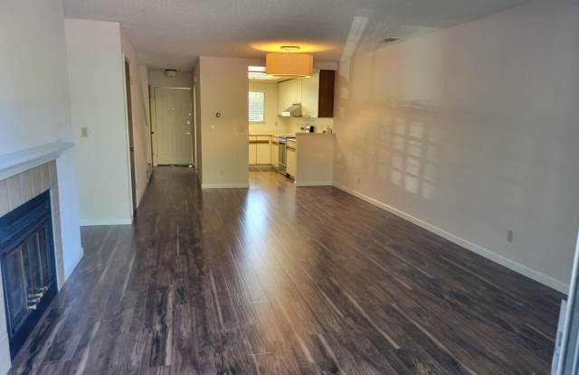 Spacious 2 Level Townhome with Great Location Gallery 4