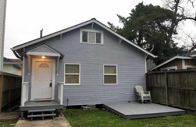 723 E 10th 1/2 Street - 723 East 10th 1/2 Street, Houston, TX 77008