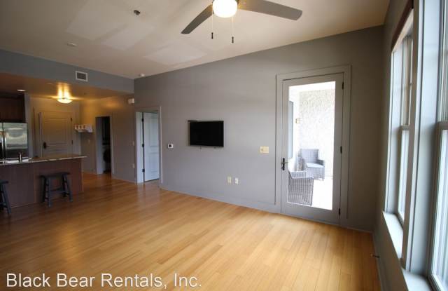 190 Broadway Street Unit 405 Gallery 3