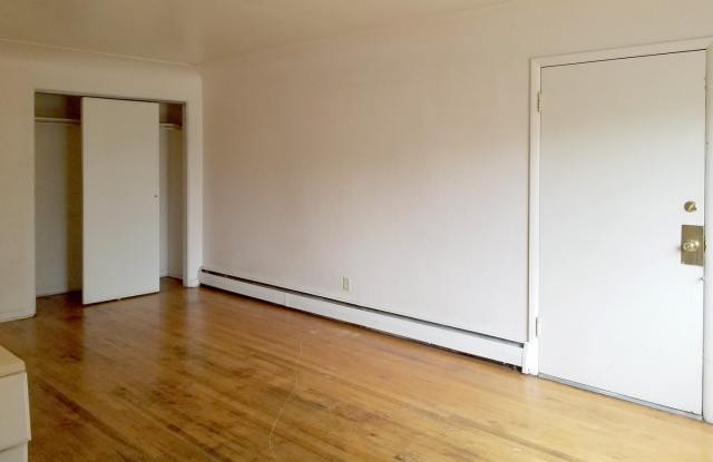 * $1000 Great location off Montview and Elmira photos photos * $1000 Great location off Montview and Elmira photos photos