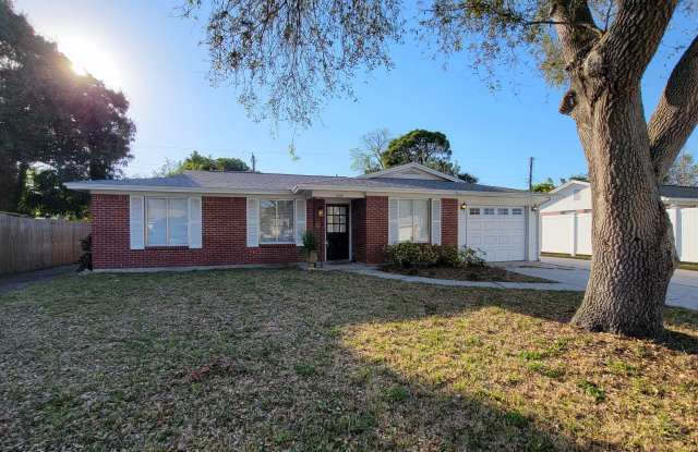 Spacious 4BR Home with Garage Available in Venice NOW! Gallery 3