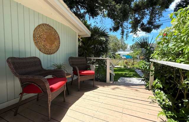 2 Bedroom 2 Bath Annual Furnished Cottage Downtown Gulfport photos photos