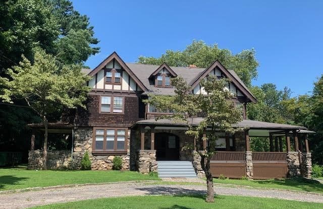 69 Dearfield Drive - 69 Dearfield Drive, Greenwich, CT 06830