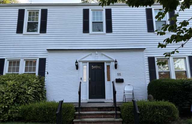 55 Pinewood Avenue Gallery 4