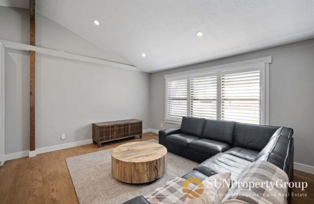 Beautiful Remodeled Home In Great Midvale Location Gallery 4