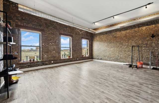 1572 N Milwaukee Avenue Gallery 2