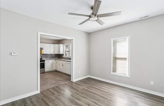 Charming Updated 2 Bedroom Home in Rose Hill. Gallery 4