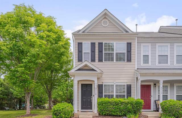 Cozy End-Unit Townhome – Prime Durham Location photos photos