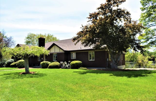 1040 South Main St - 1040 South Main Street, Norfolk County, MA 02019