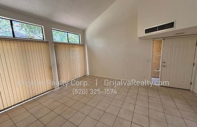 Beautiful Multi-story Townhouse near Tucson Racquet Club *MOVE-IN SPECIAL* (Prince/Country Club) Gallery 3
