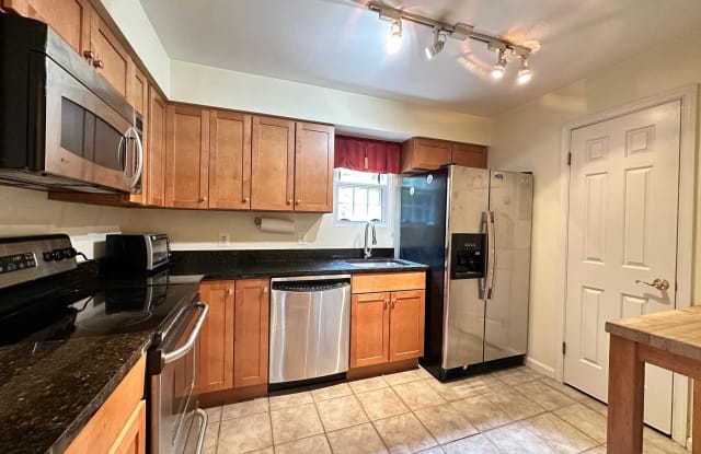 2050 N CALVERT STREET - 2050 North Calvert Street, Arlington, VA 22201