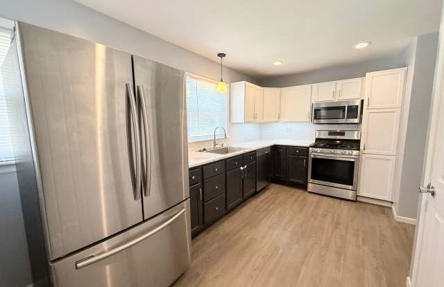 Charming 3 Bedroom Home in Quiet Normal Neighborhood Gallery 4