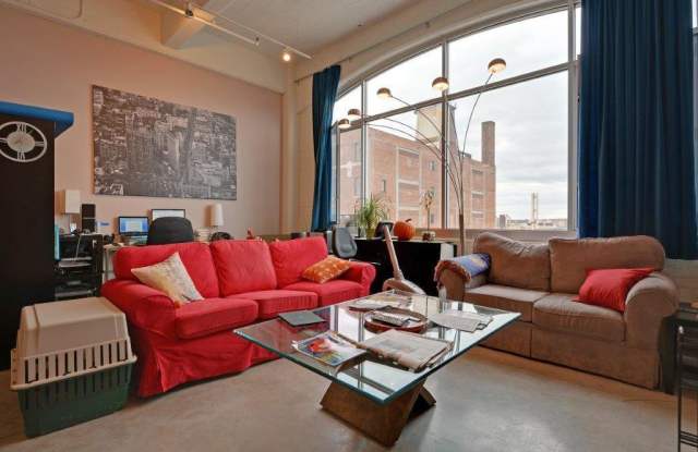 700 Washington Avenue N Gallery 4