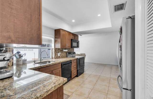 11911 NW 32nd Mnr # 11911, Sunrise, FL 33323 Gallery 1
