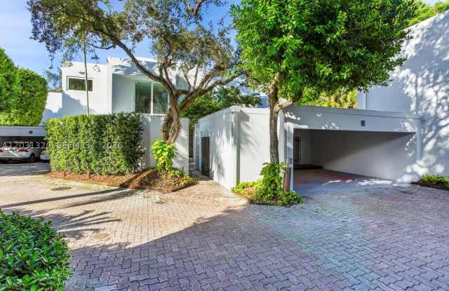 2475 S Bayshore Dr photos photos
