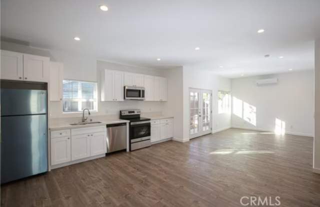 458 N Batavia St. photos photos