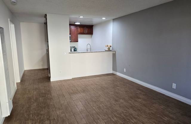 Downstairs 1 Bedroom Unit with Front Patio in Orange photos photos