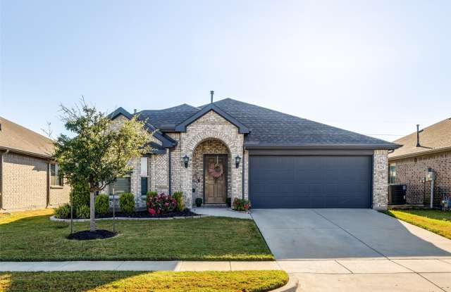 828 Foxtail Bend Gallery 1