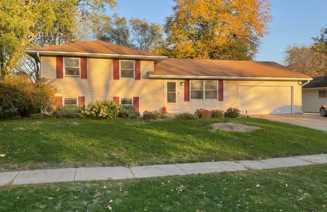 5 Bedroom Single Family Suburban Gem in Apple Valley!! photos photos