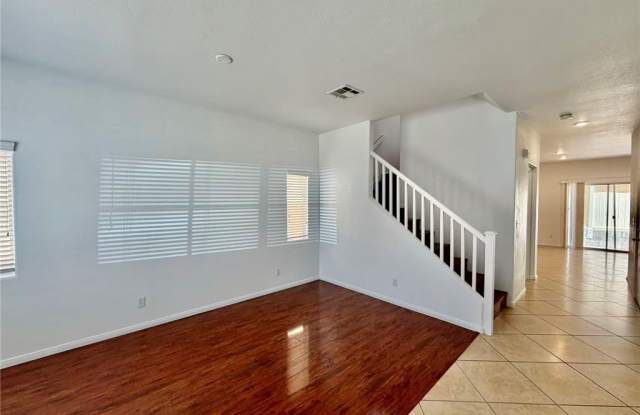 884 BLUE ROSALIE Place Gallery 3