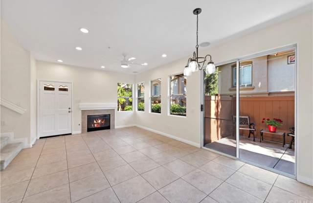 244 California Court Gallery 3