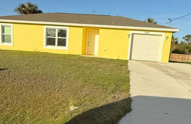 5008 S Obispo Circle Gallery 1