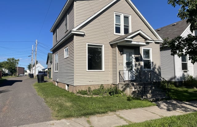 909 Baxter Ave - 909 Baxter Avenue, Superior, WI 54880