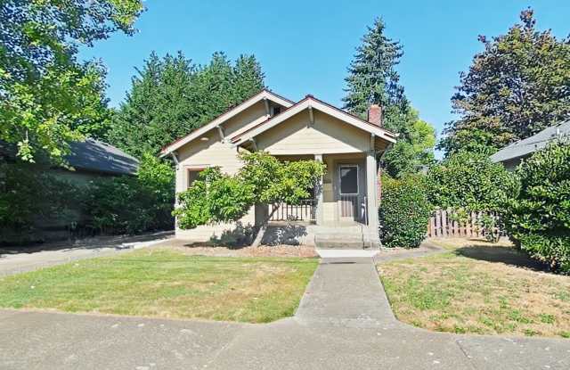 4 Bedroom House ~ Close to Campus - 430 Northwest 13th Street, Corvallis, OR 97330