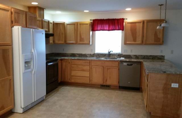 Selah 3br 2ba 2 car attached garage Gallery 3