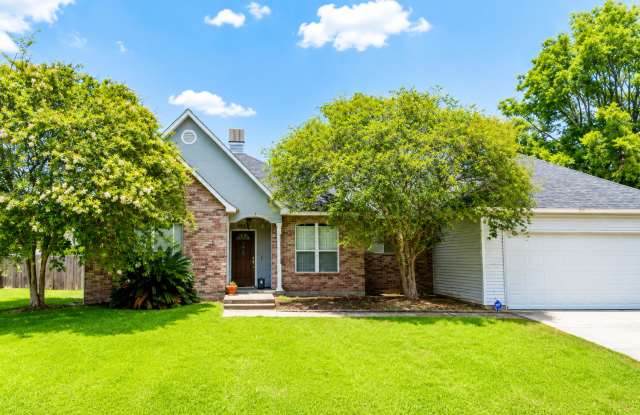 Spacious 3-Bedroom 2-Bathroom Brick Home photos photos