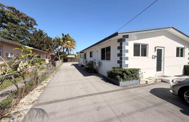 95-97 NE 168th St photos photos