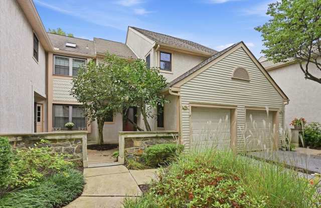 Spacious 2B/2.5B Townhome with Finished Walk-Out Basement & Garage Gallery 1
