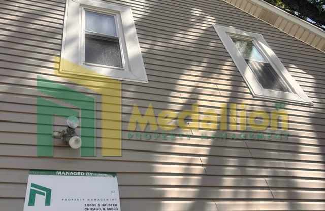 Updated 2-Bedroom Second-Floor Unit with Hardwood Floors Gallery 2