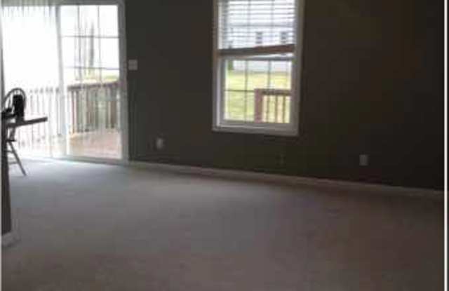 3 bedroom, 2.5 bath Townhouse: Oaklawn Park! Gallery 3