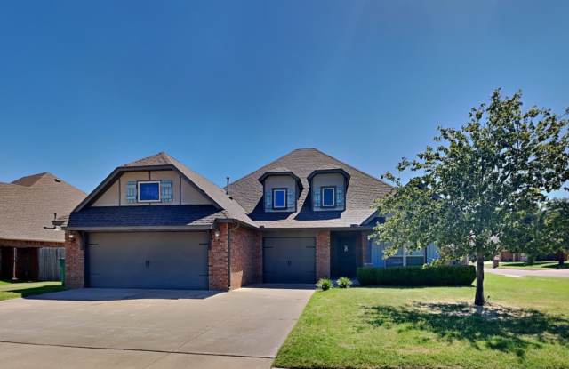 Luxury 4 Bedroom 2 Bath in Mustang Schools Gallery 3