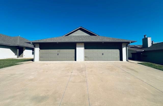 2 Bed 2 Bath 2 Car Garage Duplex In North OKC photos photos 2 Bed 2 Bath 2 Car Garage Duplex In North OKC photos photos