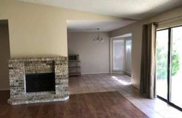 4044 N Pepperwood Drive Gallery 2
