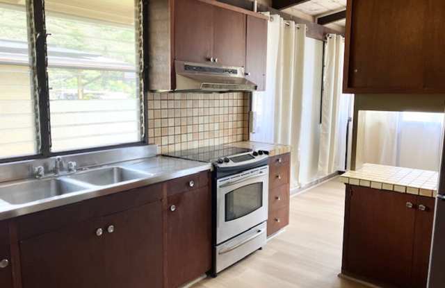 Spacious Single Family Home in Waialae-Kahala, $4,500-3 bedroom Den, 2-bath photos photos Spacious Single Family Home in Waialae-Kahala, $4,500-3 bedroom Den, 2-bath photos photos