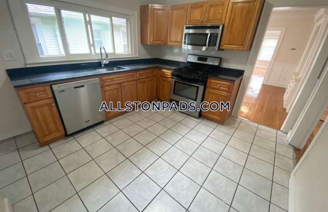 NO FEE! Updated House, conveniently located near T & BU, Great for Students!  Cat Friendly Gallery 4