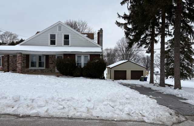 1 Floor Living on 1/2 Acre, 4 Bedrooms/1 Bath, Garage-Dallastown SD photos photos