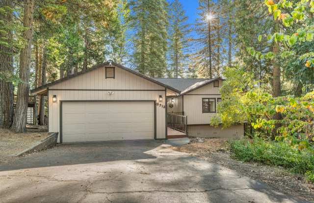 3-Bedroom Home with Forest Views in Pollock Pines Gallery 4
