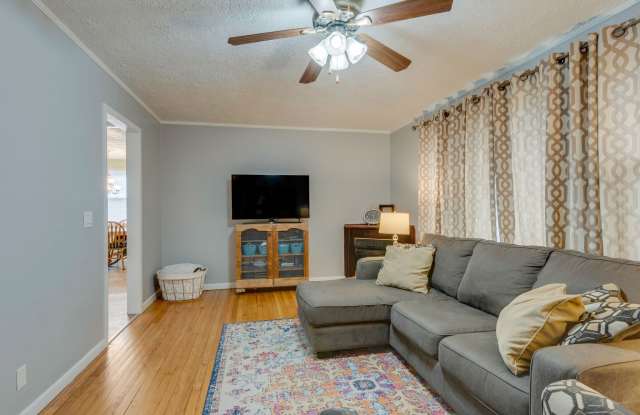 207 S Hummingbird Ln Gallery 3