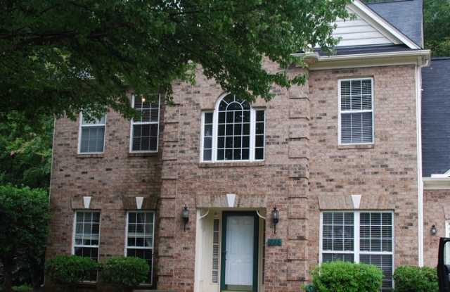 4 bed, 2.5 baths Colonial available for rent - Awesome Downtown Matthews location - Gallery 4