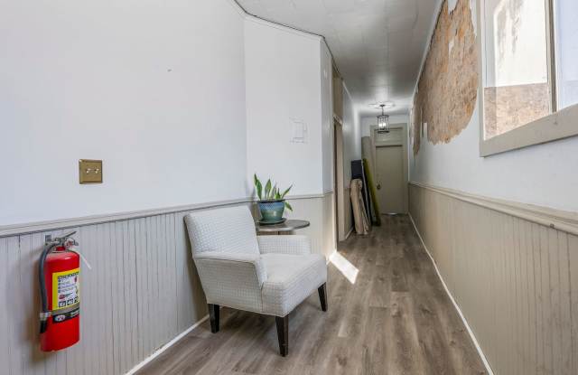Historic 2-Bed, 2-Bath Apartment in Downtown Springdal Gallery 4