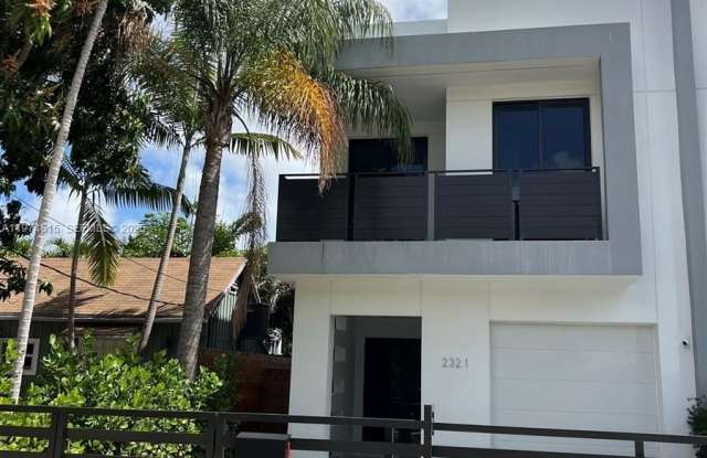2321 SW 16th Ct photos photos